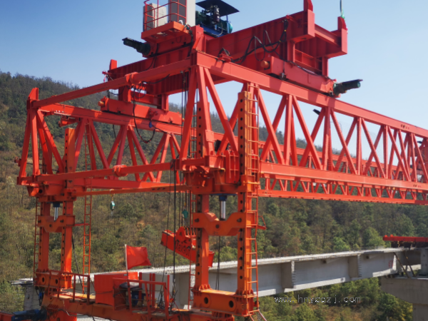 架橋機試吊中是否有特定的人員培訓和技術認證要求?