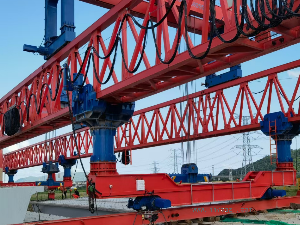 架橋機(jī)試吊過(guò)程中如何應(yīng)對(duì)意外事件或突發(fā)狀況？