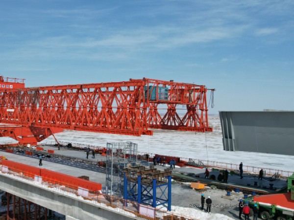 50噸架橋機(jī)施工過程中，如何進(jìn)行現(xiàn)場協(xié)調(diào)和溝通？