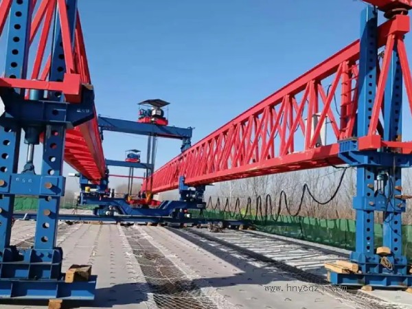 在購買50噸以上架橋機時，應該如何考慮成本效益？